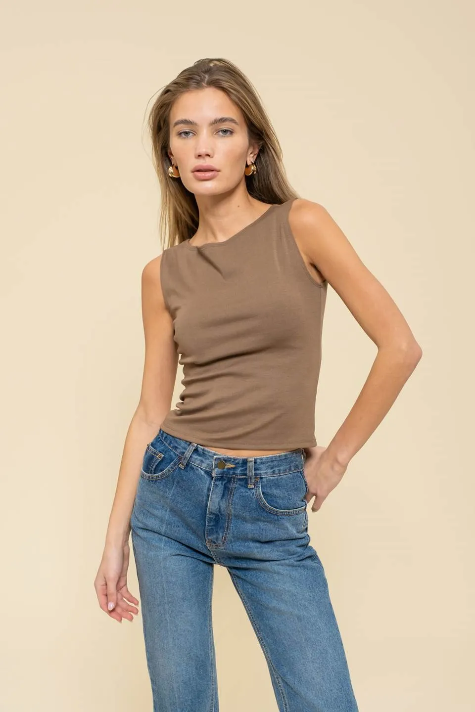 BOAT NECK SLEEVELESS KNIT TOP