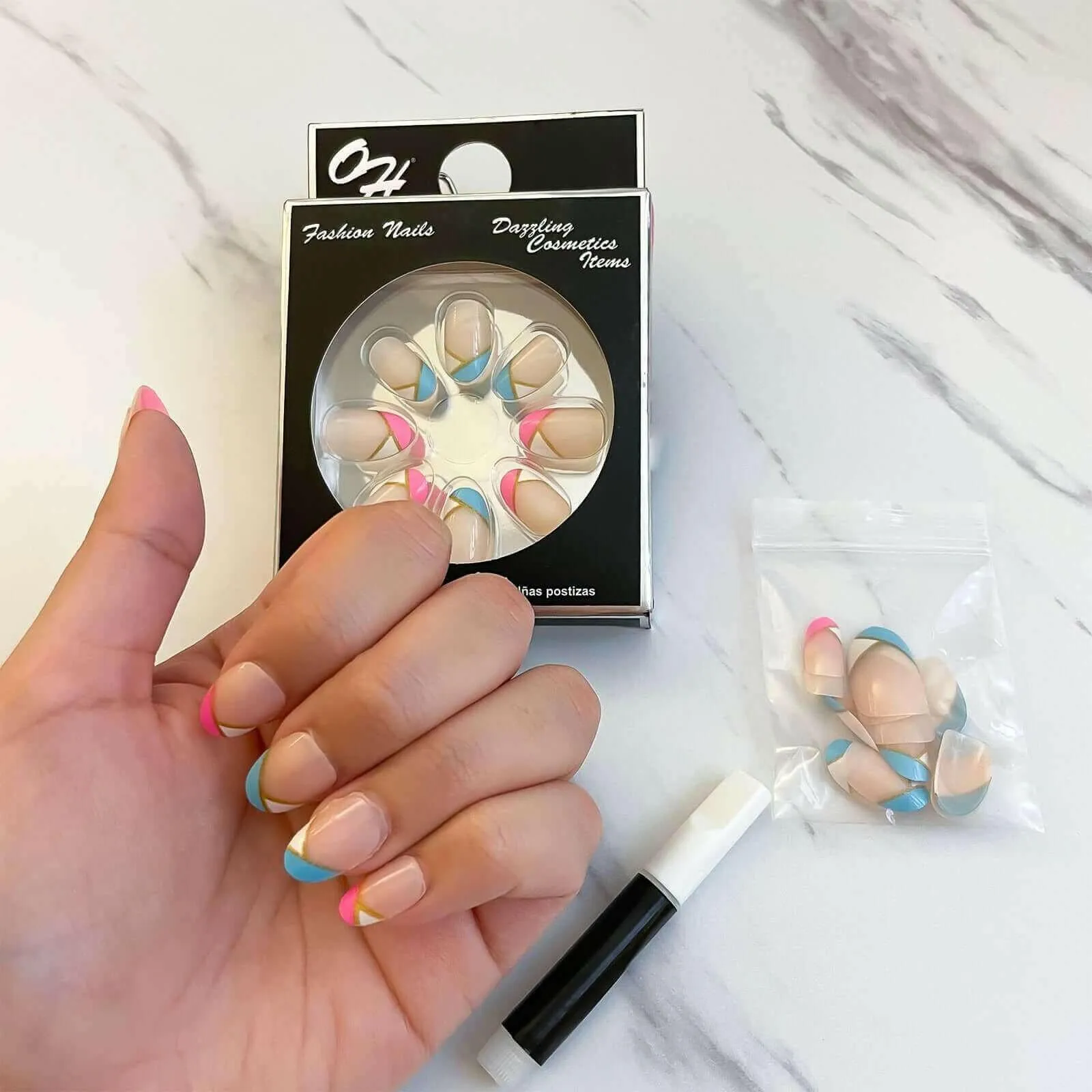 Glue on Nails Daily Chic, 24 PCs